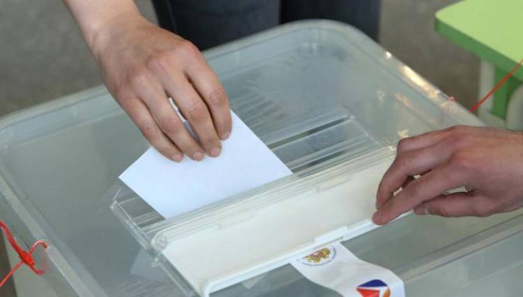 23/32  ընտրատեղամասում բացակայում են ՀՀԿ-ի քվեաթերթիկները