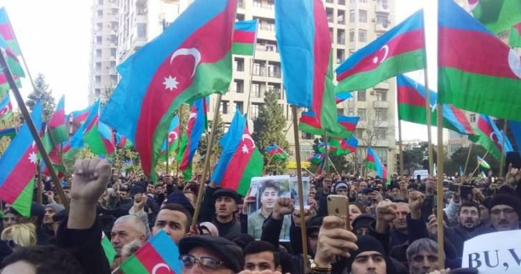 Բաքվի նահանջը, կամ ինչպես բլոգերը փողոց հանեց 10 հազար ադրբեջանցու