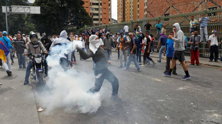 Իշխանափոխություն է սկսվել Վենեսուելայում, կան զոհեր