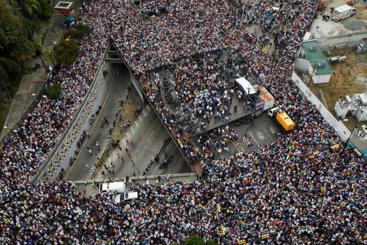 Իշխանափոխություն է սկսվել Վենեսուելայում, կան զոհեր