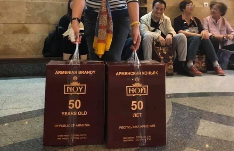 Չինացի զբոսաշրջիկը Հայաստանից 2 մլն 380 հազար դրամի կոնյակ է տանում
