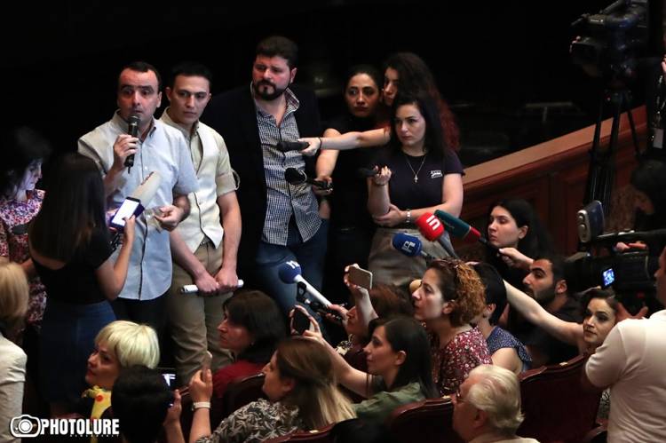 Օպերային թատրոնի կոլեկտիվը ժողով է հրավիրել․ դեմ են Նազենի Ղարիբյանին