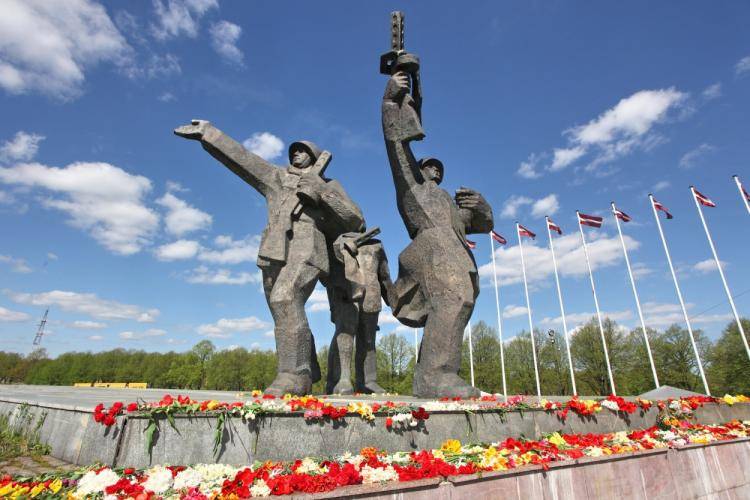 Ոչնչացնում են խորհրդային պատմությամբ հուշարձանները
