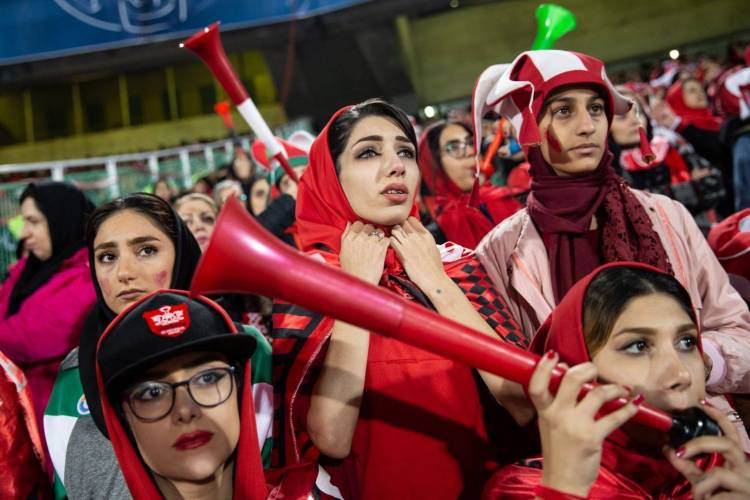 Իրանցի կանանց կարող են թույլ տալ այցելել մարզադաշտեր