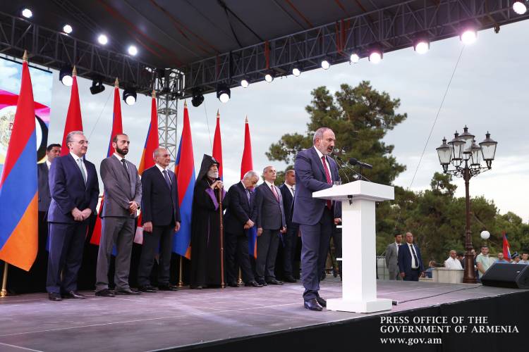 Փաշինյանն Արցախում տապալվեց, բայց կեցցե Փաշինյանը