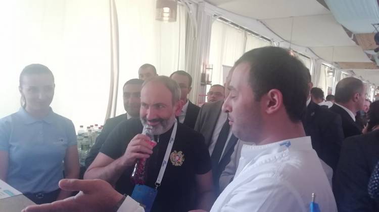 «Ակվա Արմենիան» վարչապետին ներկայացրեց հայկական արտադրության առաջին տոնիկը (տեսանյութ)