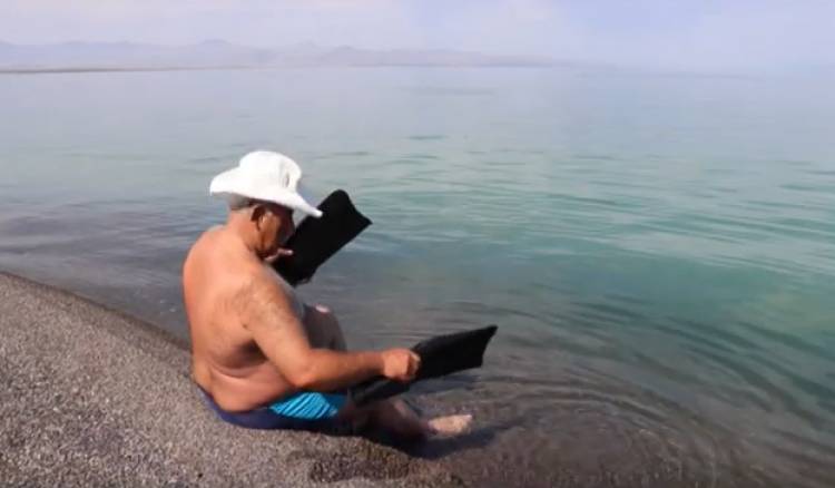 Գավառցի 60-ամյա Գագիկ Գոզեյանը լողալով հատել է Սևանա լիճը