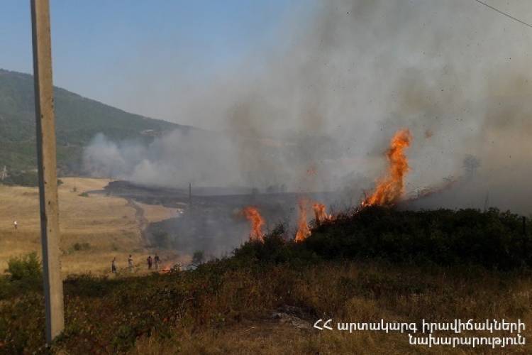 Չապնի և Սևաքար գյուղերի տարածքներում այրվում է 70 հա անտառածածկ և մոտ 30 հա բուսածածկ տարածք