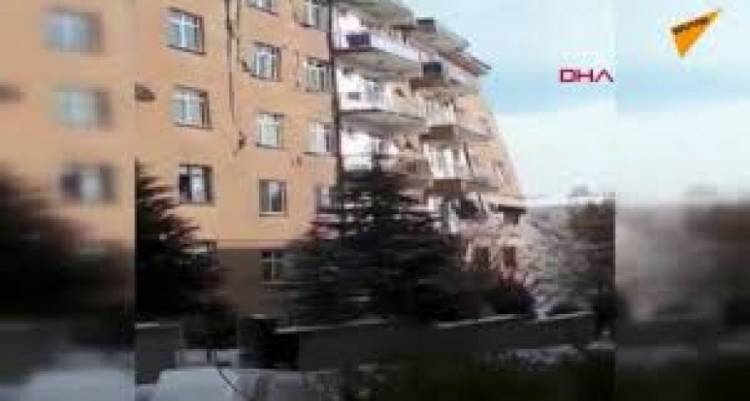 Երկրաշարժի ժամանակ բնակելի շենքի փլուզման կադրերը հայտնվել են համացանցում․ տեսանյութ