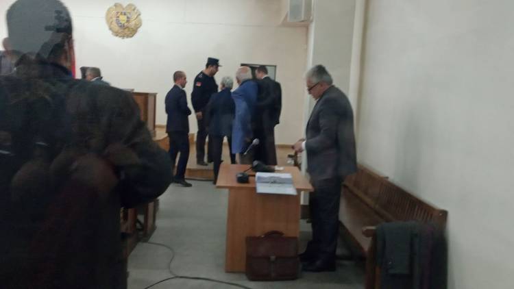 Ինչպես Սերժ Սարգսյանը հեռացավ դատական նիստերի դահլիճից․ տեսանյութ