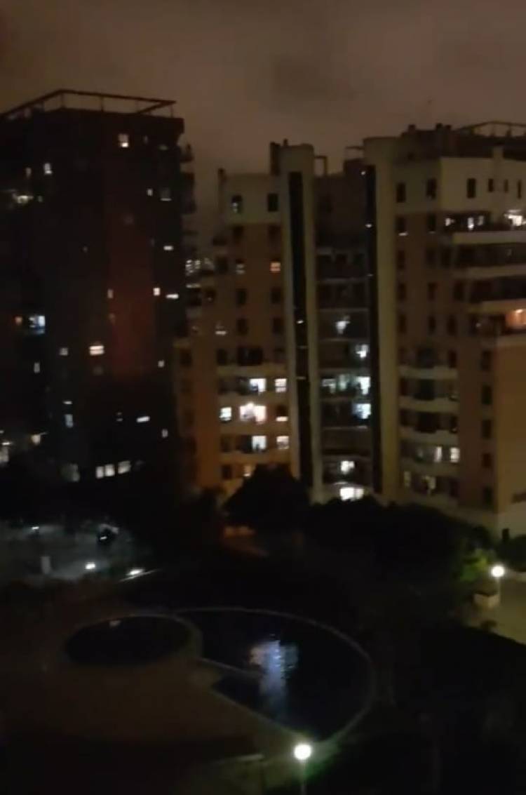 Երեկոյան ժամը 20։00-ին բոլորը պատուհաններից և պատշգամբներից ծափահարում էին միմյանց. Վալենսիա