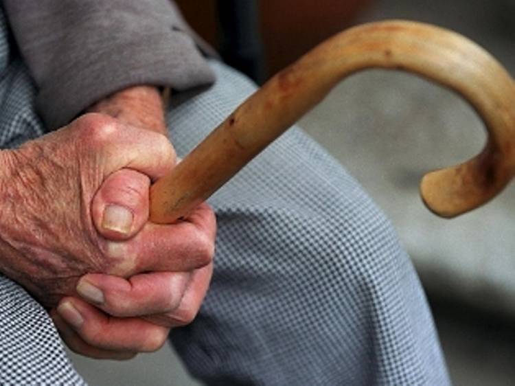  Երեխեք ջան , ո՞վ սնունդը կհասցնի 92-ամյա միայնակ պապիկին