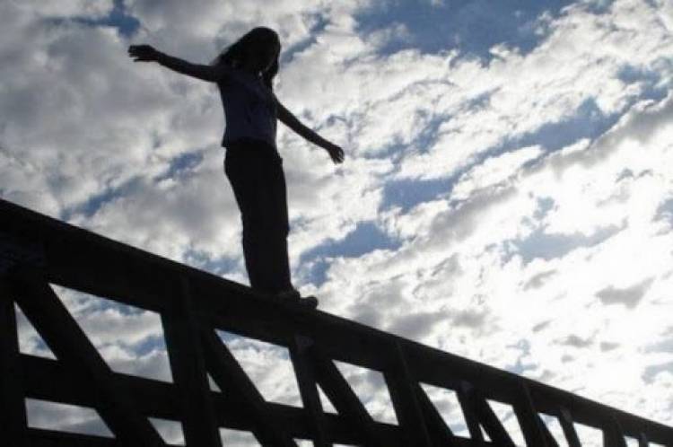 14-ամյա աղջիկը նետվել է կամրջից ու փորձել ինքնասպան լինել