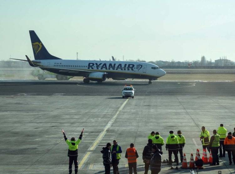 Սրահում բռնկված հրդեհի պատճառով «Ryanair» ավիաընկերության FR170 ինքնաթիռը արտակարգ վայրէջք է կատարել Սալոնիկում