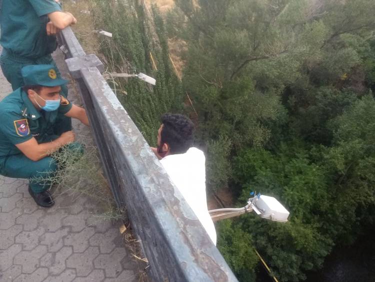 Նաիրի Սարգսյանը խաբել է՝ ասելով, որ բնակարան կտրամադրեն. քաղաքացին փորձում է նետվել կամրջից