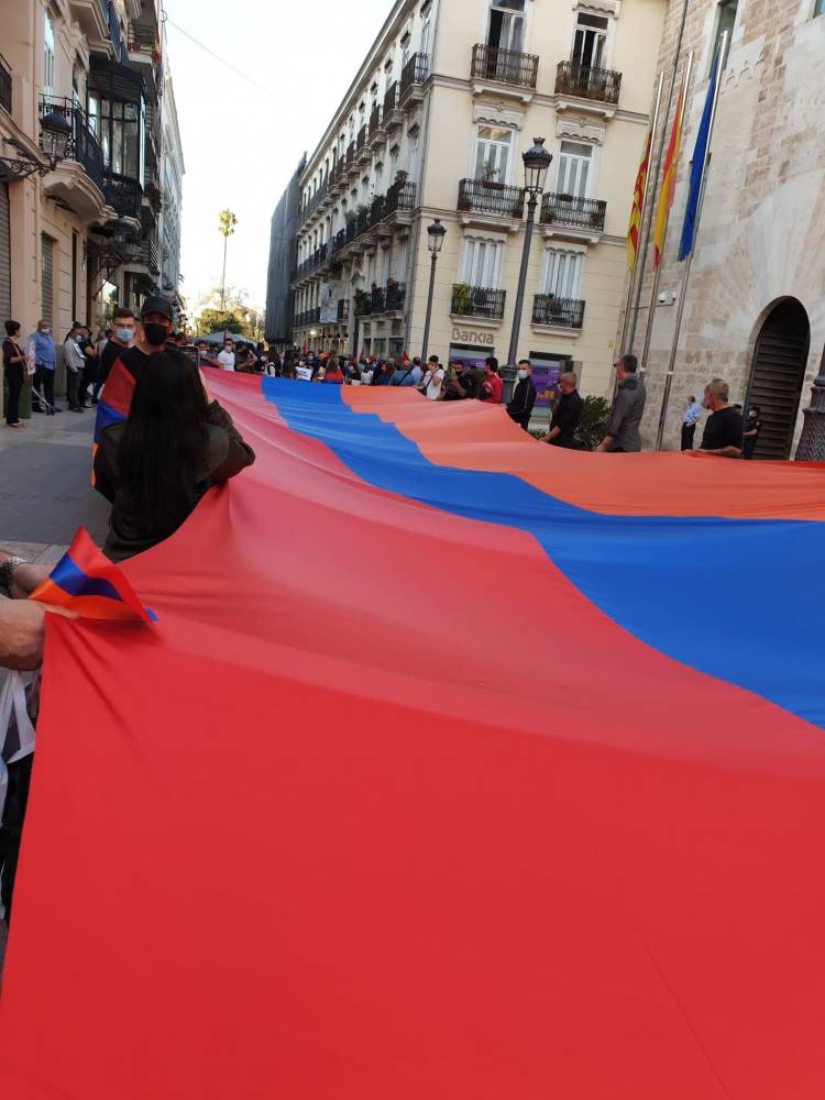 Վալենսիայի գլխավոր փողոցները հայկական գույներով էին ներկված