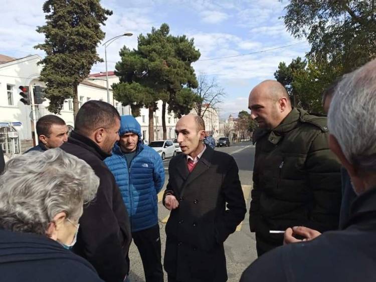 Անհայտ կորած զինվորների ծնողները փակել են Ստեփանակերտի փողոցները