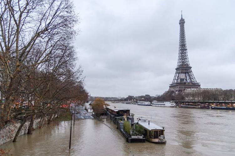 Սենա գետը դուրս է եկել հունից եւ հեղեղել Փարիզի կենտրոնը