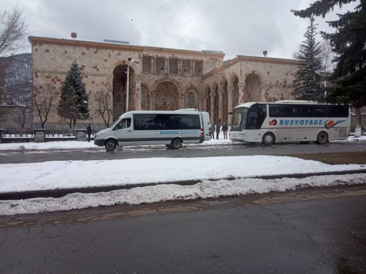 Վանաձորից ավտոբուսներով մարդկանց են բերում Երևան՝ միտինգի (տեսանյութ)