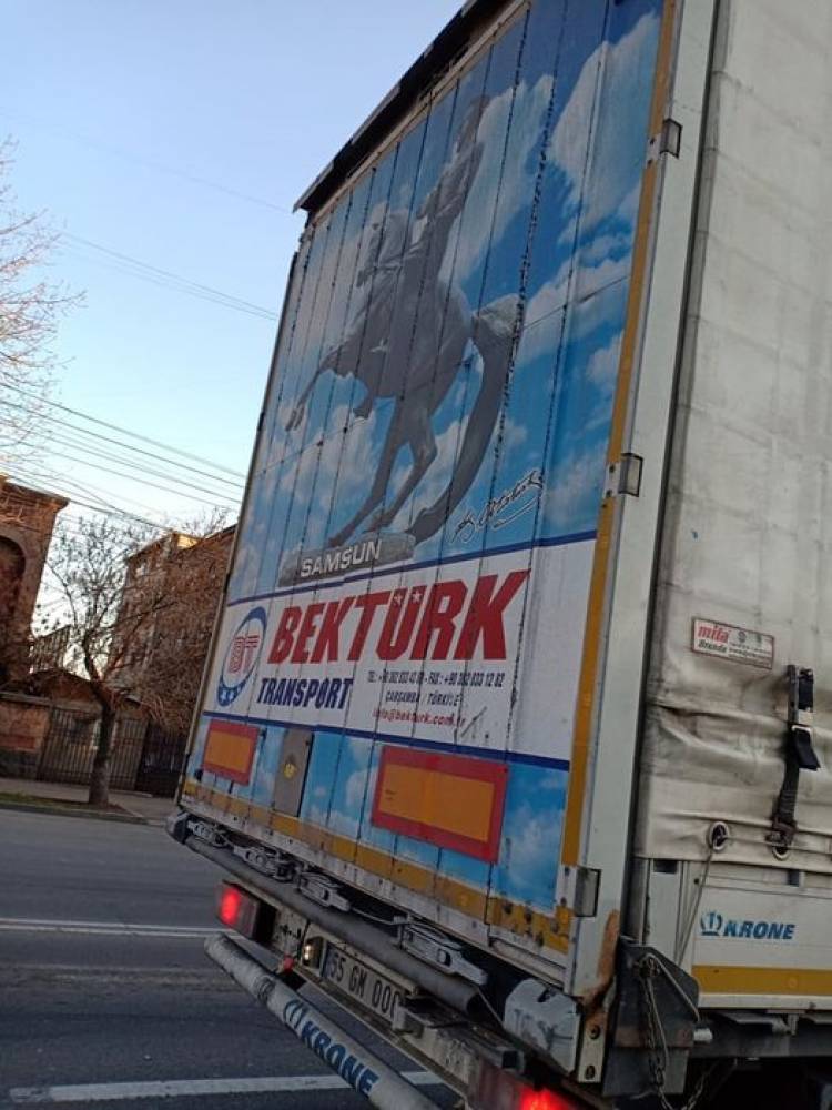 Կառավարության արգելքը և մի բեռնատար՝ Աթաթուրքի պատկերով
