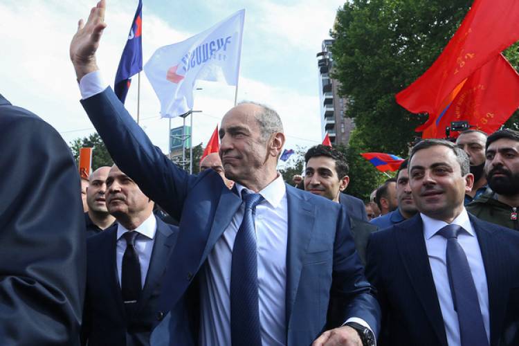 Ռուսական վեկտոր․ ինչու է Ռոբերտ Քոչարյանը շարունակում մնալ ամենից հայտնի քաղաքական գործիչը Հայաստանում