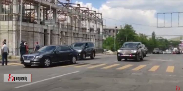 Փաշինյանը Չարենցավան է ժամանել տասնյակ մեքենաներով ու ոստիկանական ուժերով (տեսանյութ)