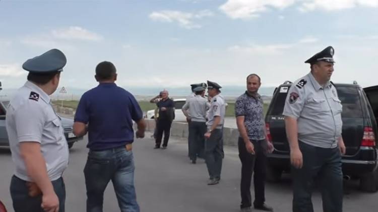 Շամիրամի բնակիչները չփակեցին Երևան-Գյումրի ճանապարհը. Արագածոտնի փոխմարզպետը գյուղում էր