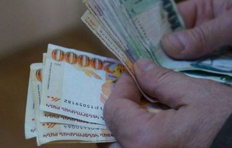 «Հրապարակ». Ադրբեջանցիները դրամ են վաճառում