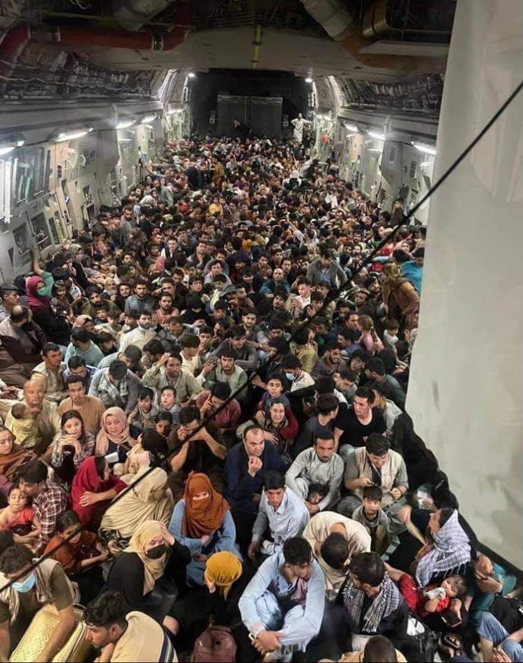 Ամերիկյան ինքնաթիռը ներսից` Քաբուլում թռիչքից առաջ