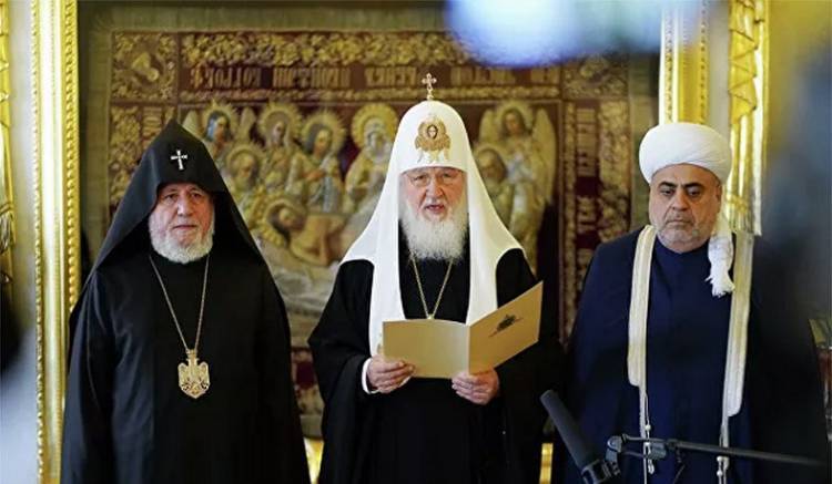 Հինգ ռազմագերիների վերադարձը, ռուսական միջնորդությունն ու կրոնական առաջնորդների մոսկովյան հանդիպումը 