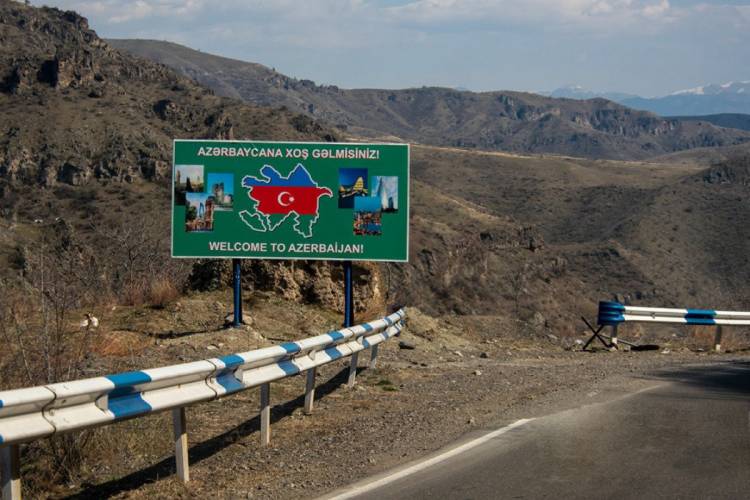 «Հրապարակ». Գորիս-Կապան ավտոճանապարհին ադրբեջանցիներն ամեն օր նոր կարգ են սահմանում