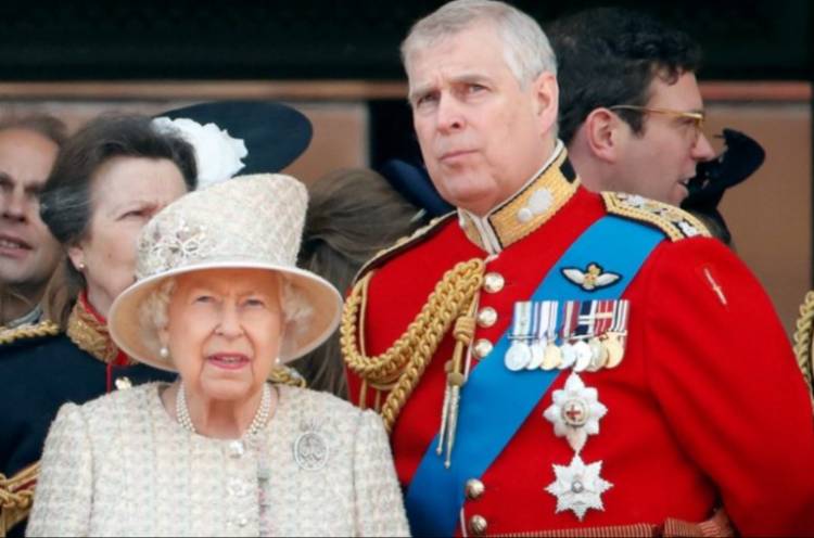 Բռնաբարության մեջ մեղադրվող Բրիտանիայի թագուհու որդուն զրկել են զինվորական կոչումներից