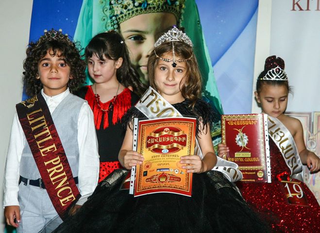 6-ամյա Միլանա Կարապետյանը Հայաստանը կներկայացնի «Միսս Աշխարհ» մրցույթում (ֆոտո)