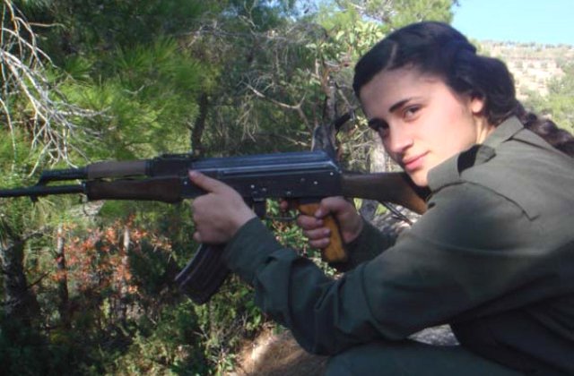 Թուրքիայի բանակի դեմ կռվում են նաև 12-13 տարեկան սիրիացի զինված քուրդ դեռահասներ  (լուսանկարներ)